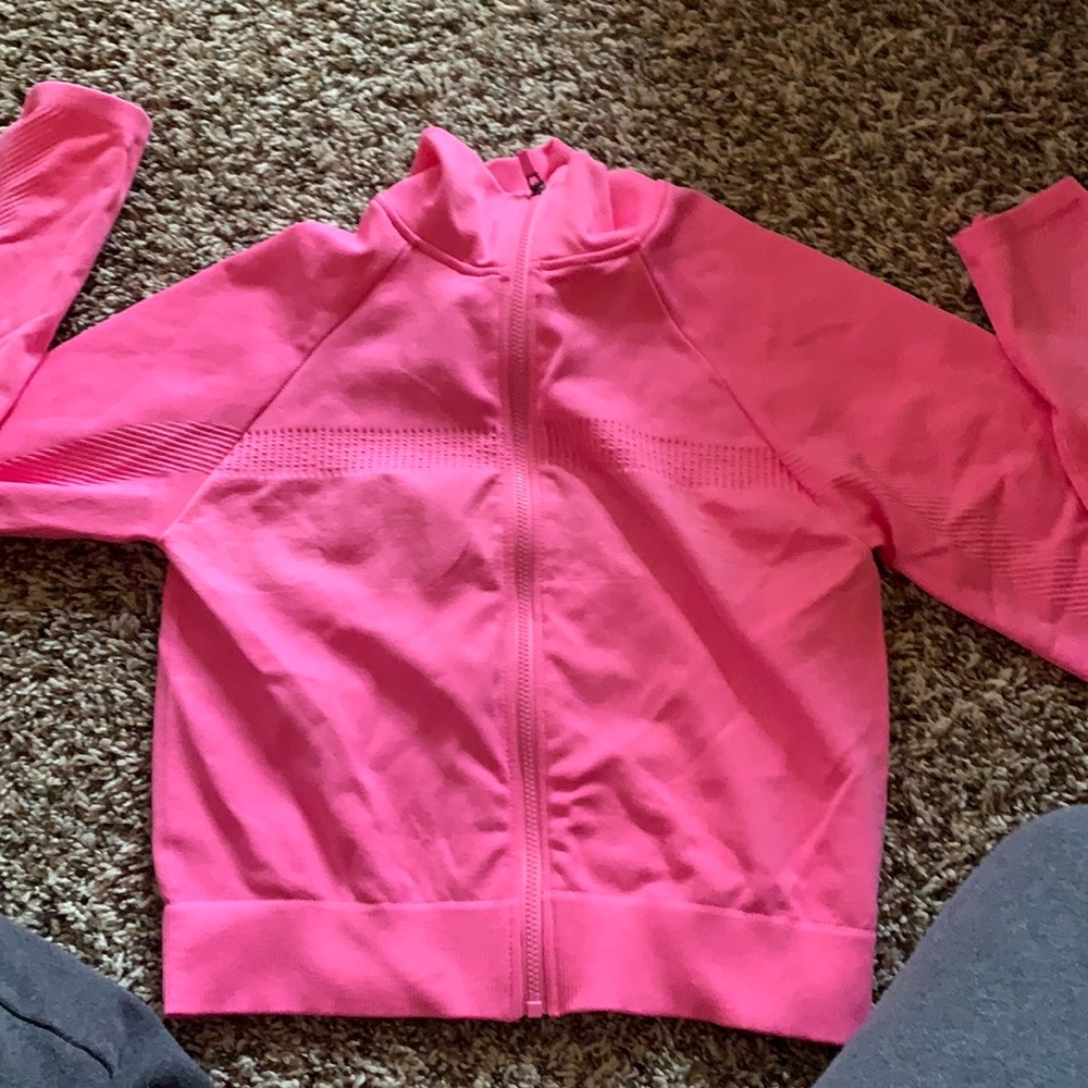 Cropped fabletics zip up
